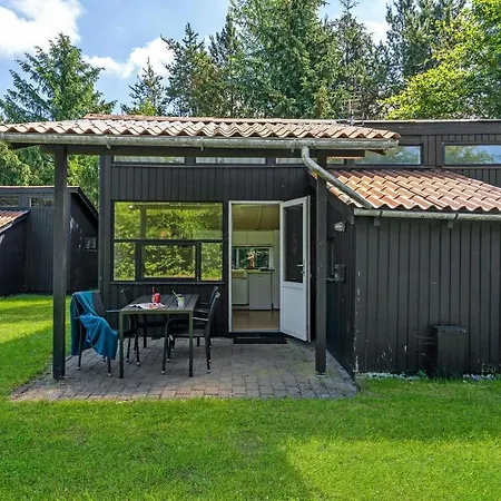 1 Bedroom In * Hampen